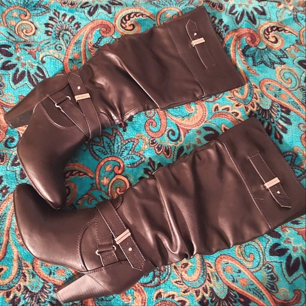 Women's Black Zipper Heeled Boots